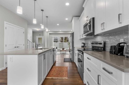 111 Hillcrest Close Sw, Airdrie, AB - Indoor Photo Showing Kitchen With Upgraded Kitchen