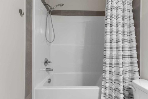 111 Hillcrest Close Sw, Airdrie, AB - Indoor Photo Showing Bathroom
