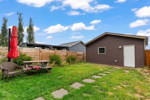111 Hillcrest Close Sw, Airdrie, AB - Outdoor