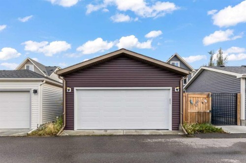 111 Hillcrest Close Sw, Airdrie, AB - Outdoor