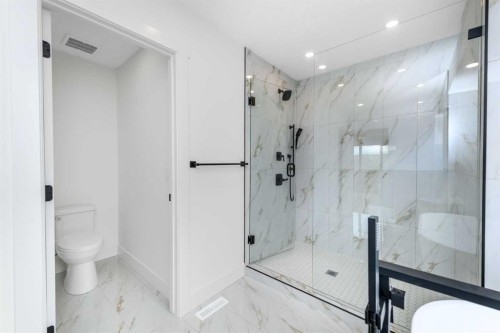 503 Rivercrest View, Cochrane, AB - Indoor Photo Showing Bathroom