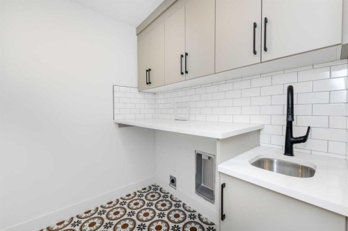 503 Rivercrest View, Cochrane, AB - Indoor Photo Showing Kitchen