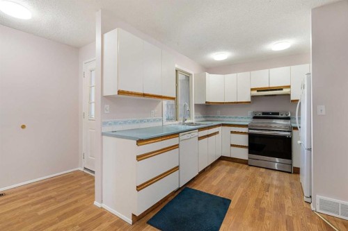13-803 Varsity Estates Drive Nw, Calgary, AB - Indoor Photo Showing Kitchen