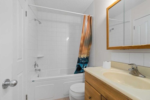 13-803 Varsity Estates Drive Nw, Calgary, AB - Indoor Photo Showing Bathroom