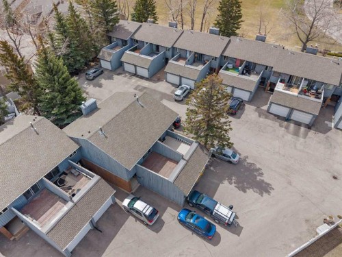 13-803 Varsity Estates Drive Nw, Calgary, AB - Outdoor