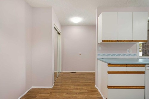 13-803 Varsity Estates Drive Nw, Calgary, AB - Indoor Photo Showing Other Room