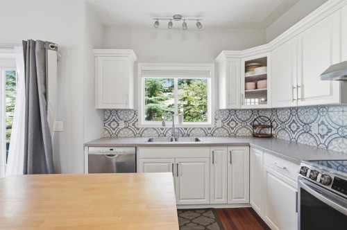101 Sierra Morena Landing Sw, Calgary, AB - Indoor Photo Showing Kitchen With Double Sink