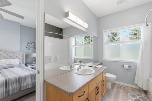 101 Sierra Morena Landing Sw, Calgary, AB - Indoor Photo Showing Bathroom