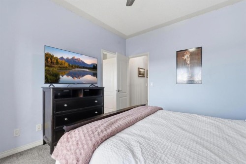 101 Sierra Morena Landing Sw, Calgary, AB - Indoor Photo Showing Bedroom