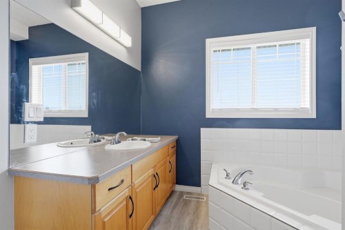 101 Sierra Morena Landing Sw, Calgary, AB - Indoor Photo Showing Bathroom