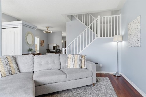 101 Sierra Morena Landing Sw, Calgary, AB - Indoor Photo Showing Living Room