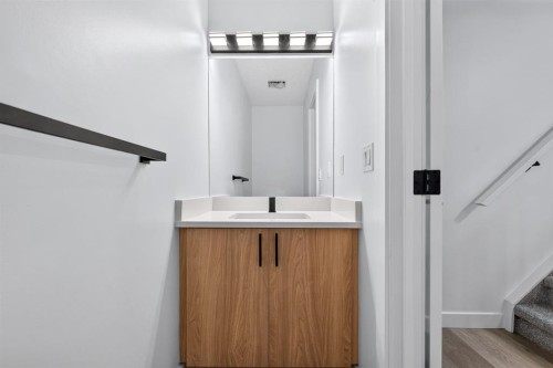 905-5340 17 Avenue Sw, Calgary, AB - Indoor Photo Showing Bathroom