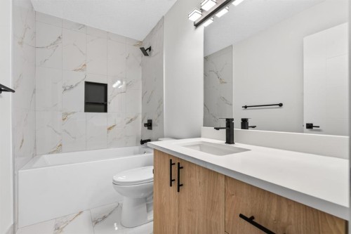 905-5340 17 Avenue Sw, Calgary, AB - Indoor Photo Showing Bathroom
