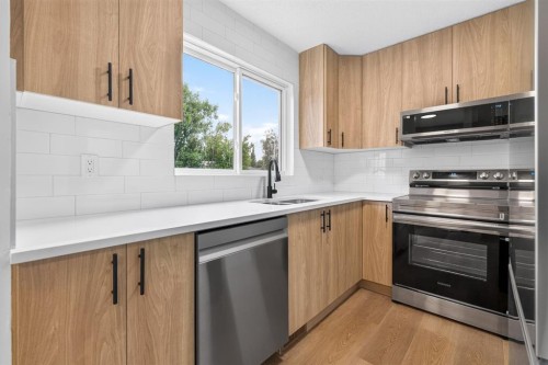 905-5340 17 Avenue Sw, Calgary, AB - Indoor Photo Showing Kitchen