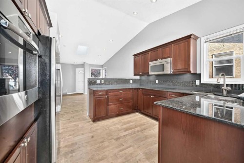 337 Harvest Lake Green Ne, Calgary, AB - Indoor Photo Showing Kitchen