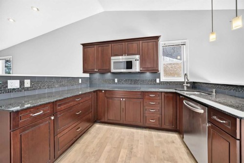 337 Harvest Lake Green Ne, Calgary, AB - Indoor Photo Showing Kitchen