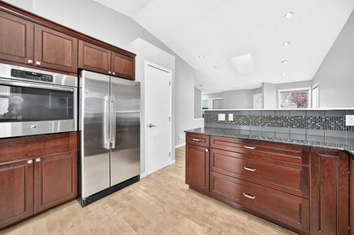 337 Harvest Lake Green Ne, Calgary, AB - Indoor Photo Showing Kitchen