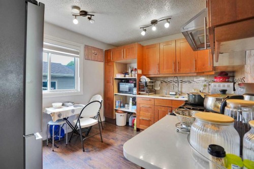 6515 Martingrove Drive Ne, Calgary, AB - Indoor Photo Showing Kitchen