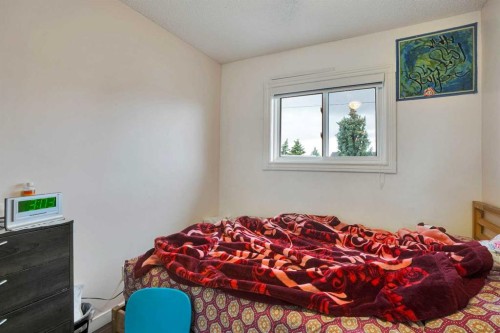 6515 Martingrove Drive Ne, Calgary, AB - Indoor Photo Showing Bedroom