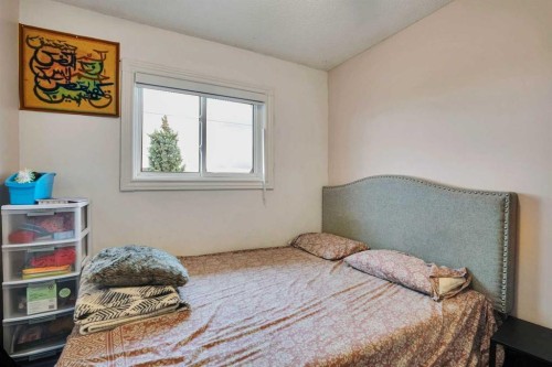 6515 Martingrove Drive Ne, Calgary, AB - Indoor Photo Showing Bedroom