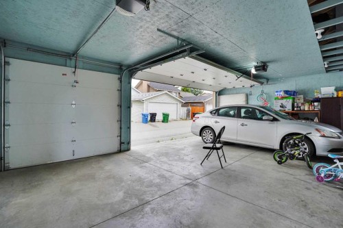 6515 Martingrove Drive Ne, Calgary, AB - Indoor Photo Showing Garage