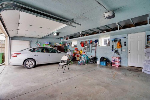 6515 Martingrove Drive Ne, Calgary, AB - Indoor Photo Showing Garage