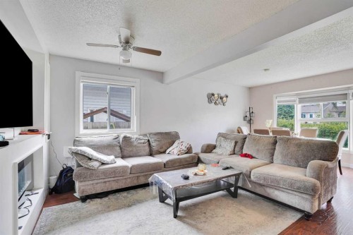 6515 Martingrove Drive Ne, Calgary, AB - Indoor Photo Showing Living Room