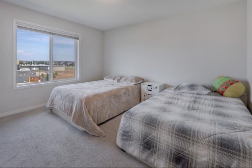 673 Hillcrest Road Sw, Airdrie, AB - Indoor Photo Showing Bedroom