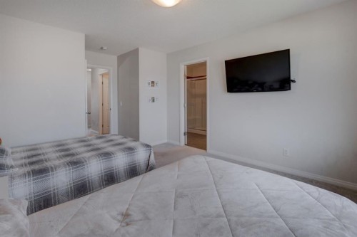 673 Hillcrest Road Sw, Airdrie, AB - Indoor Photo Showing Bedroom