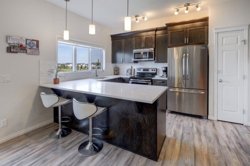 673 Hillcrest Road Sw, Airdrie, AB - Indoor Photo Showing Kitchen With Upgraded Kitchen