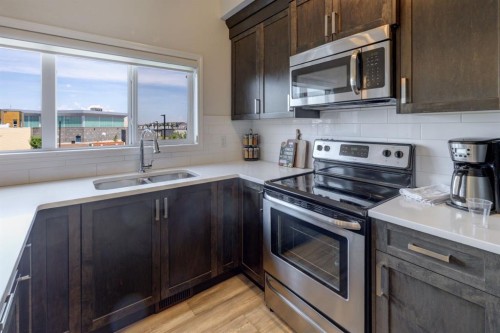 673 Hillcrest Road Sw, Airdrie, AB - Indoor Photo Showing Kitchen With Double Sink