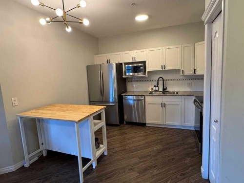 343-333 Riverfront Avenue Se, Calgary, AB - Indoor Photo Showing Kitchen With Double Sink