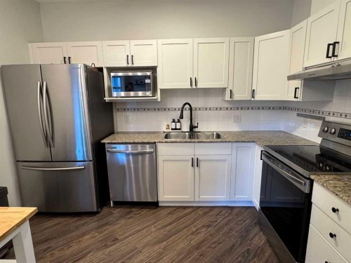 343-333 Riverfront Avenue Se, Calgary, AB - Indoor Photo Showing Kitchen With Double Sink
