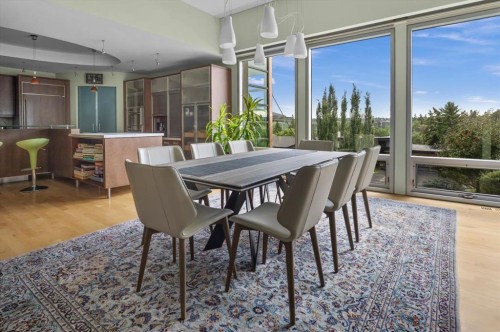 2320 Juniper Road Nw, Calgary, AB - Indoor Photo Showing Dining Room