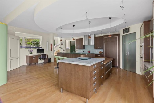 2320 Juniper Road Nw, Calgary, AB - Indoor Photo Showing Kitchen