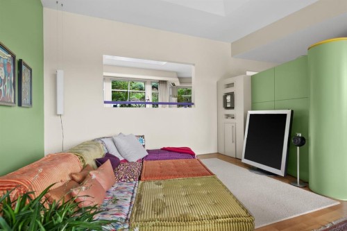 2320 Juniper Road Nw, Calgary, AB - Indoor Photo Showing Bedroom