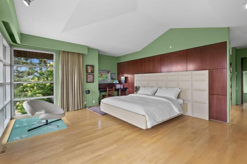 2320 Juniper Road Nw, Calgary, AB - Indoor Photo Showing Bedroom