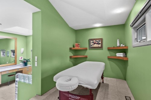 2320 Juniper Road Nw, Calgary, AB - Indoor