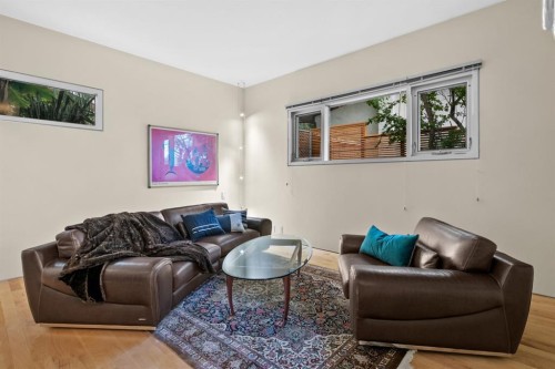 2320 Juniper Road Nw, Calgary, AB - Indoor Photo Showing Living Room