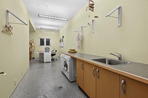 2320 Juniper Road Nw, Calgary, AB - Indoor Photo Showing Laundry Room