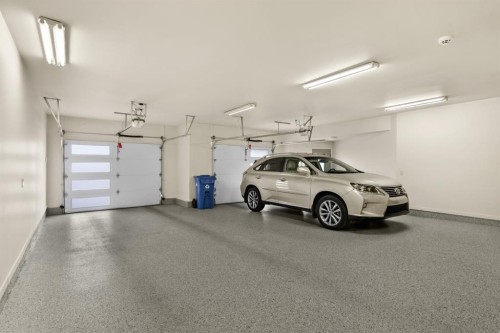 2320 Juniper Road Nw, Calgary, AB - Indoor Photo Showing Garage