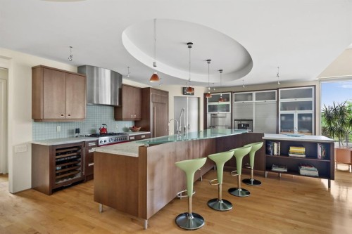 2320 Juniper Road Nw, Calgary, AB - Indoor Photo Showing Kitchen With Upgraded Kitchen