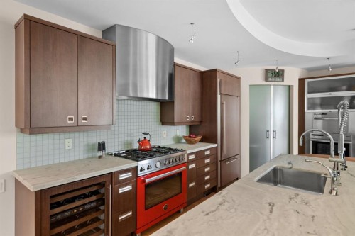 2320 Juniper Road Nw, Calgary, AB - Indoor Photo Showing Kitchen With Upgraded Kitchen