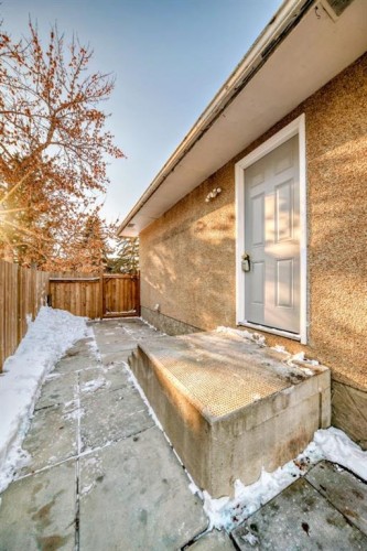 3221 32A Avenue Se, Calgary, AB - Outdoor