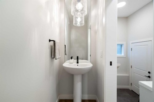 364 Fireside Way, Cochrane, AB - Indoor Photo Showing Bathroom