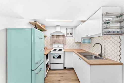 42 Rundlelawn Close Ne, Calgary, AB - Indoor Photo Showing Kitchen