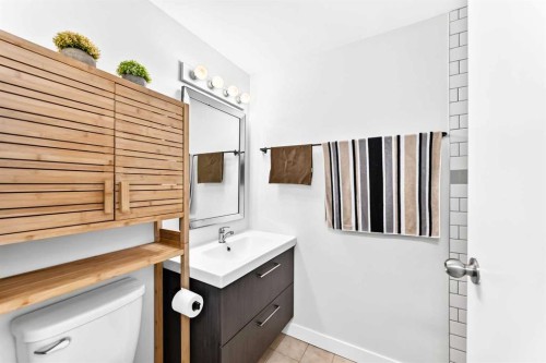 42 Rundlelawn Close Ne, Calgary, AB -  Photo Showing Bathroom