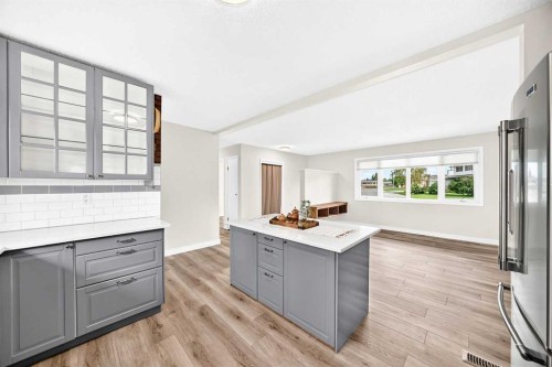 42 Rundlelawn Close Ne, Calgary, AB - Indoor Photo Showing Kitchen