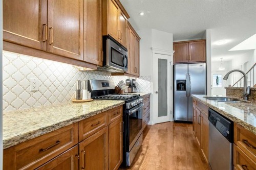 522 22 Avenue Ne, Calgary, AB - Indoor Photo Showing Kitchen With Stainless Steel Kitchen With Double Sink With Upgraded Kitchen