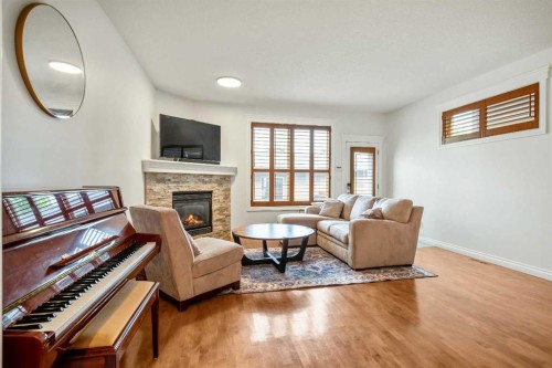 522 22 Avenue Ne, Calgary, AB - Indoor Photo Showing Living Room With Fireplace
